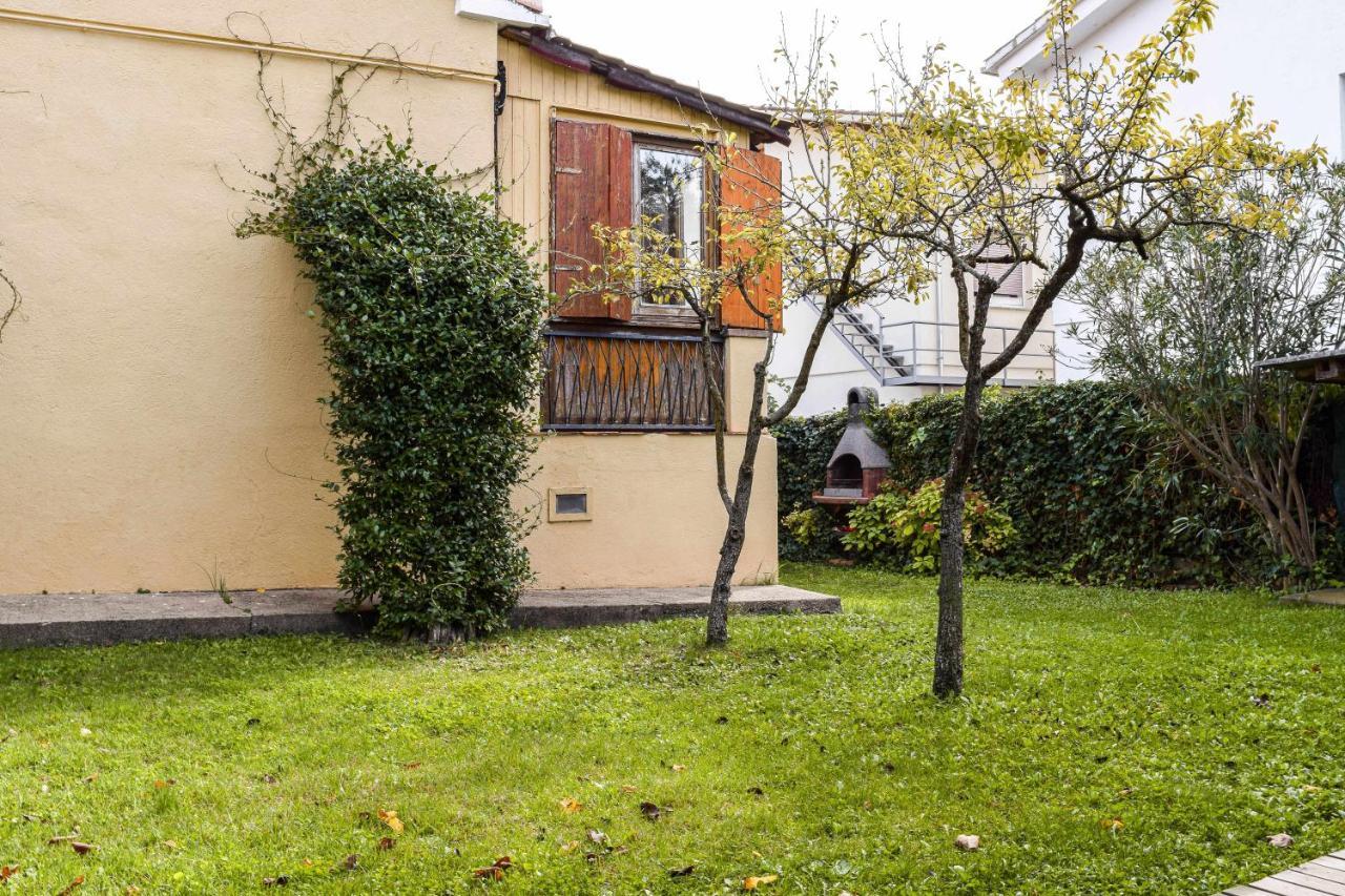 Can Camps Besalu Casa Planta Baja Con Jardin Bagian luar foto