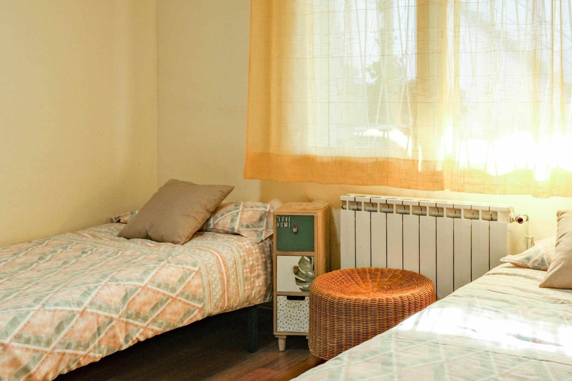 Can Camps Besalu Casa Planta Baja Con Jardin Bagian luar foto
