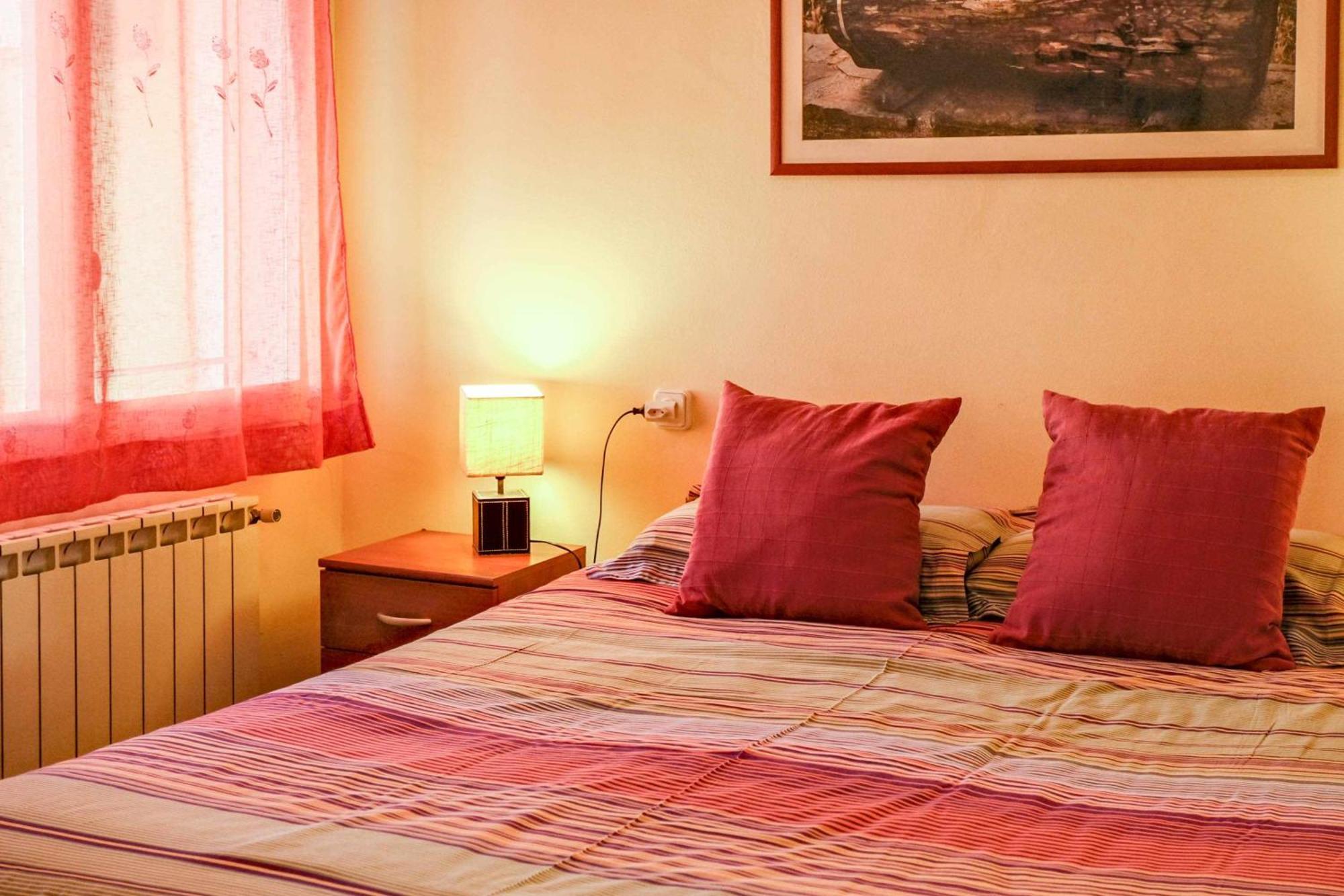 Can Camps Besalu Casa Planta Baja Con Jardin Bagian luar foto