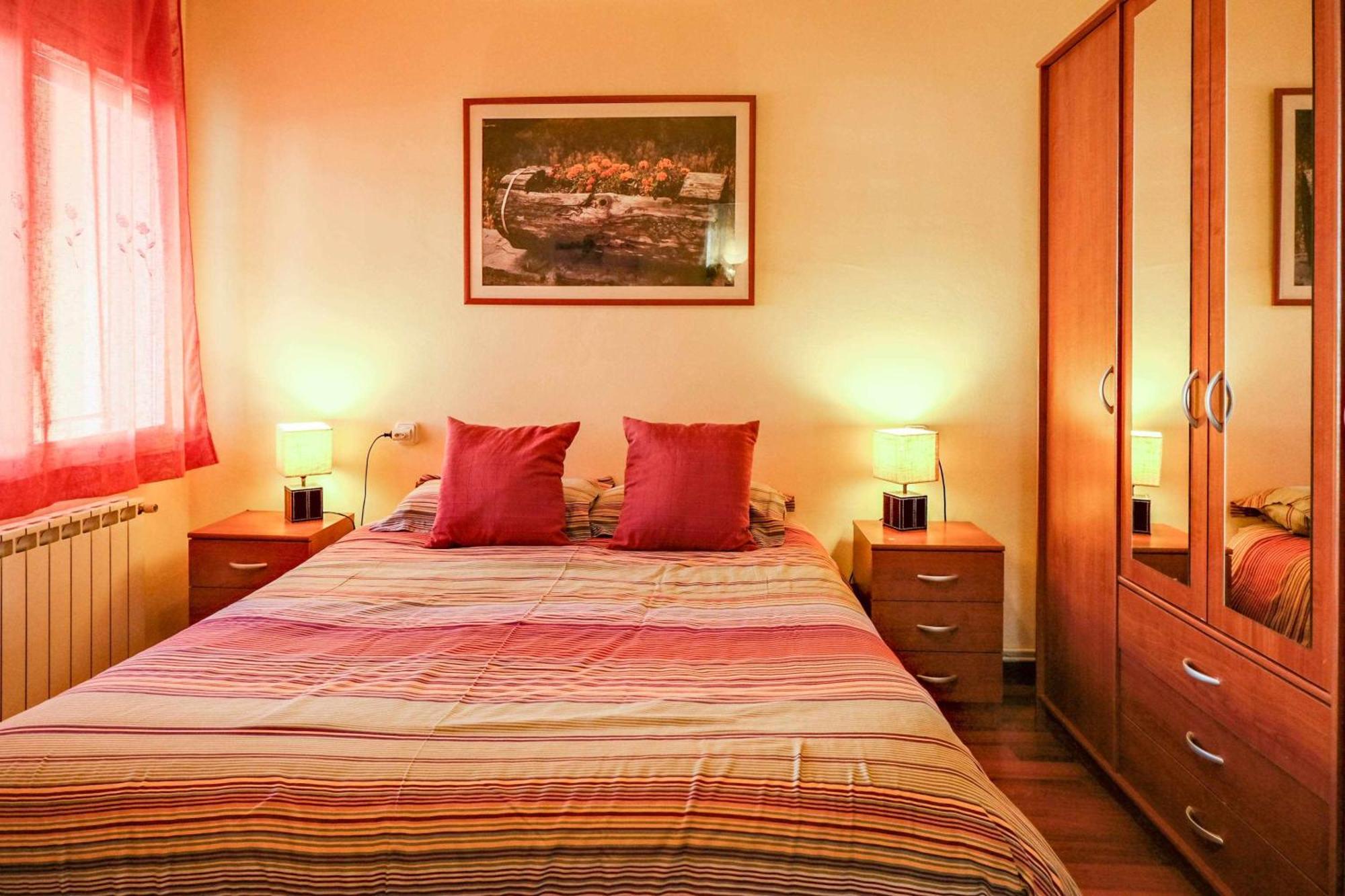 Can Camps Besalu Casa Planta Baja Con Jardin Bagian luar foto
