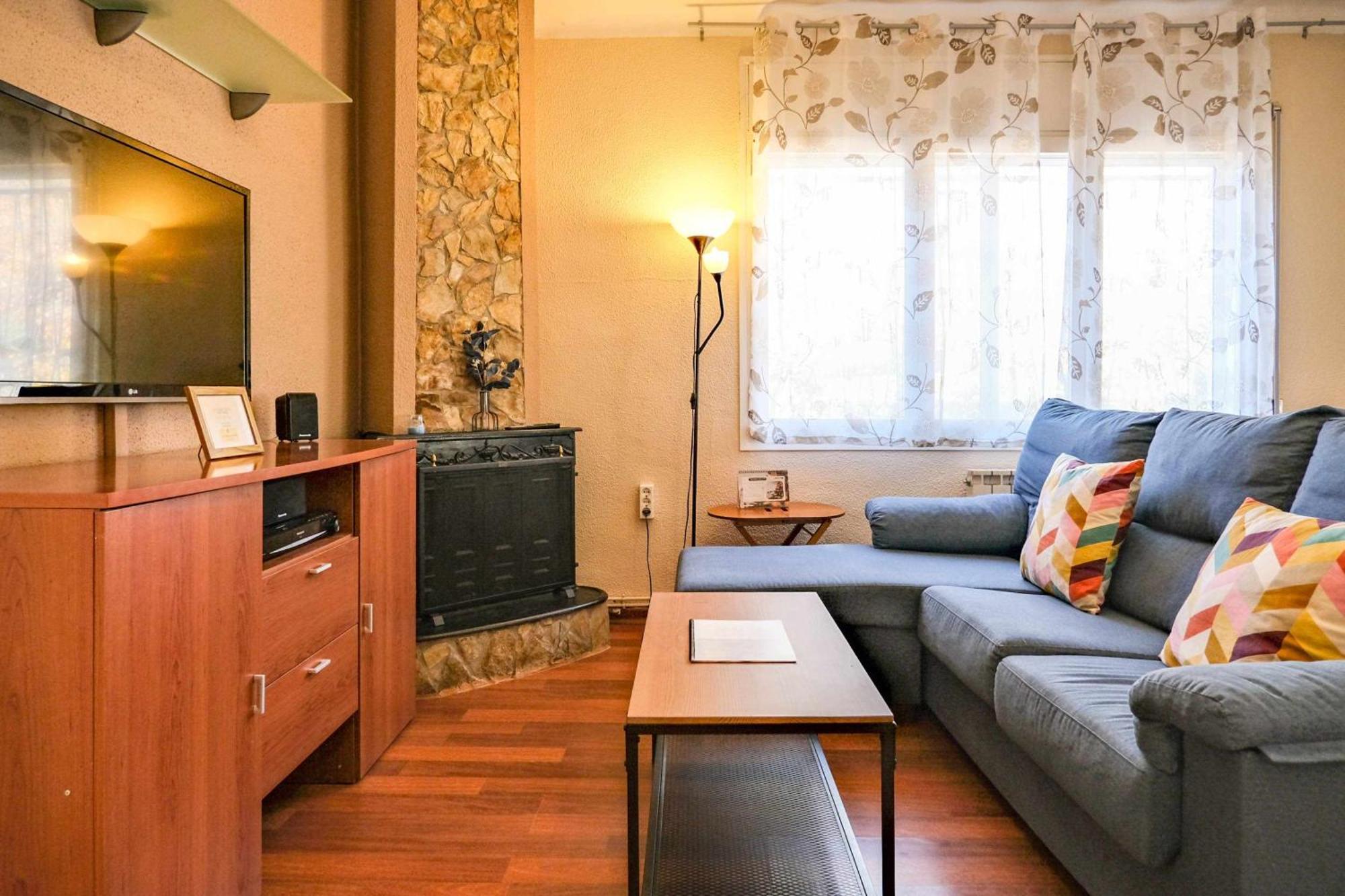 Can Camps Besalu Casa Planta Baja Con Jardin Bagian luar foto