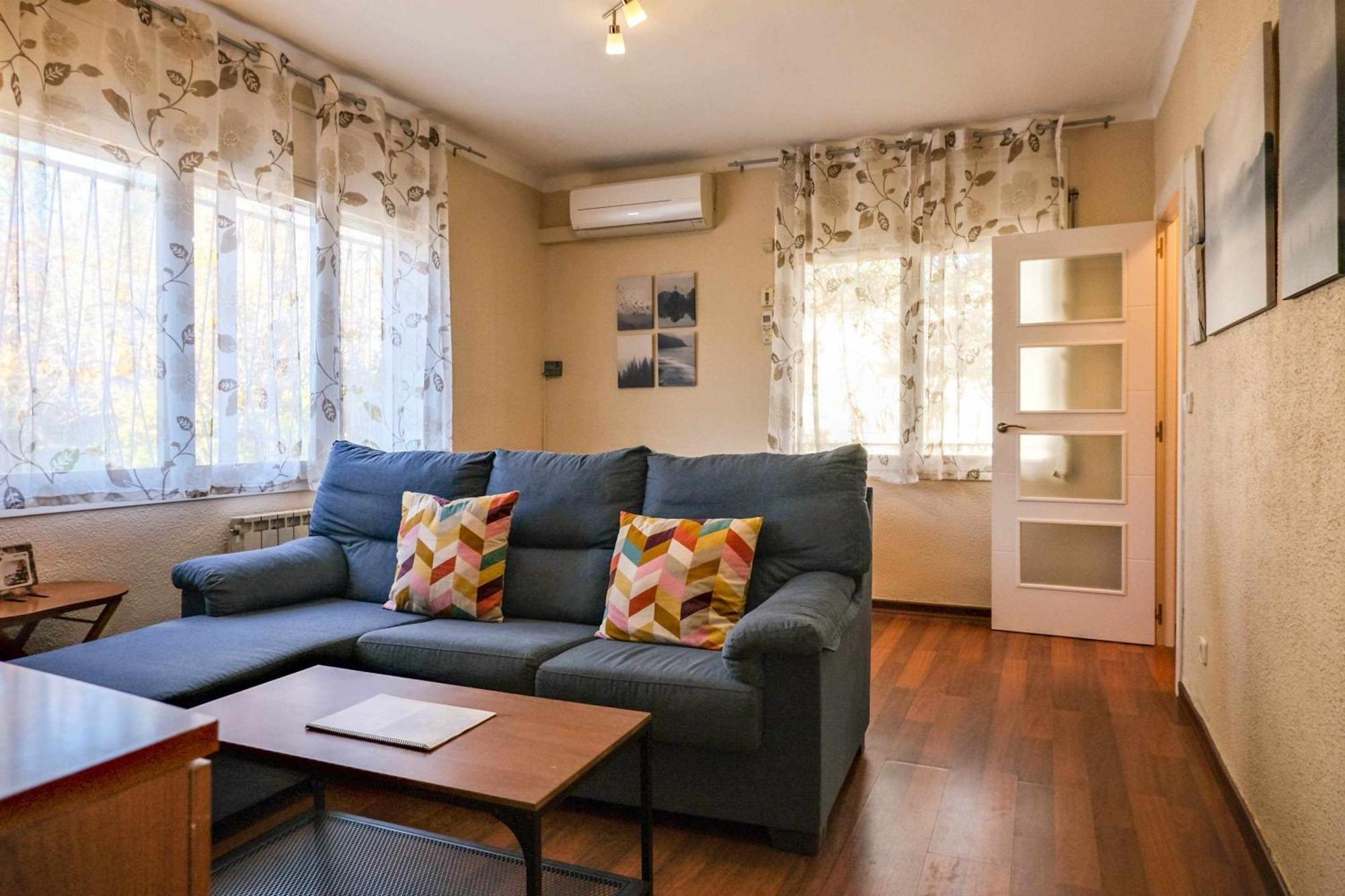 Can Camps Besalu Casa Planta Baja Con Jardin Bagian luar foto